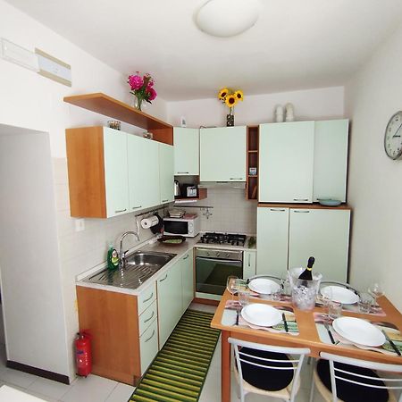 Appartamento Storico In Viale Triëst Buitenkant foto